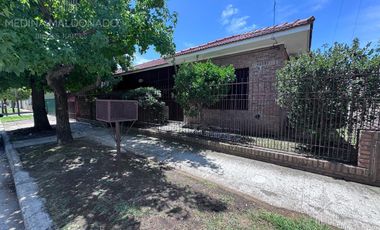 Venta-Casa Chalet de 6 Ambientes - Berazategui Centro