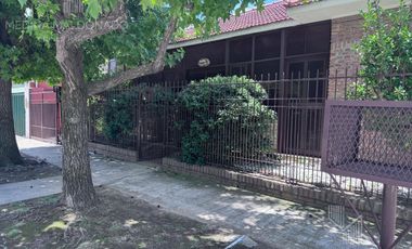 Venta-Casa Chalet de 6 Ambientes - Berazategui Centro