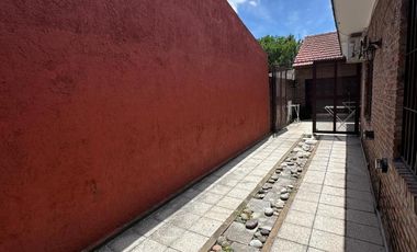 Venta-Casa Chalet de 6 Ambientes - Berazategui Centro