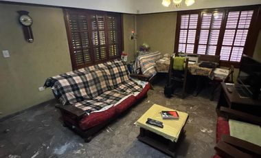 Venta-Casa Chalet de 6 Ambientes - Berazategui Centro