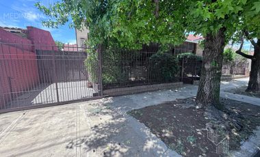 Venta-Casa Chalet de 6 Ambientes - Berazategui Centro