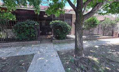 Venta-Casa Chalet de 6 Ambientes - Berazategui Centro