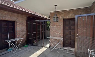 Venta-Casa Chalet de 6 Ambientes - Berazategui Centro