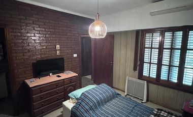Venta-Casa Chalet de 6 Ambientes - Berazategui Centro