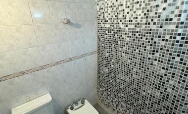 Venta-Casa Chalet de 6 Ambientes - Berazategui Centro