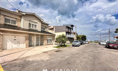 Impecable casa 4 amb con dependencia en PUNTA MOGOTES
