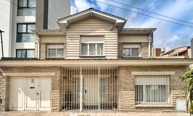 Impecable casa 4 amb con dependencia en PUNTA MOGOTES