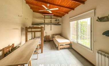 Impecable casa 4 amb con dependencia en PUNTA MOGOTES