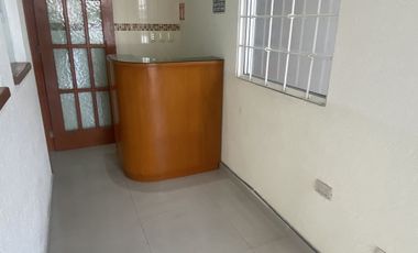 Venta local o consultorio, en plaza comercial. Centro de San Pedro Cholula