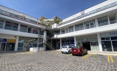 Venta local o consultorio, en plaza comercial. Centro de San Pedro Cholula