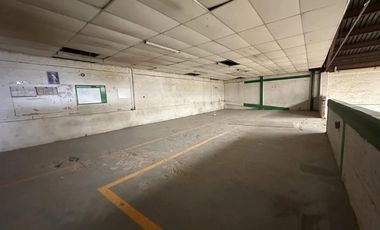 Bodega con local y oficinas a pie de calle sobre Rio San Joaquín