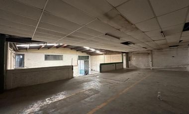 Bodega con local y oficinas a pie de calle sobre Rio San Joaquín
