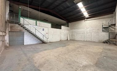 Bodega con local y oficinas a pie de calle sobre Rio San Joaquín