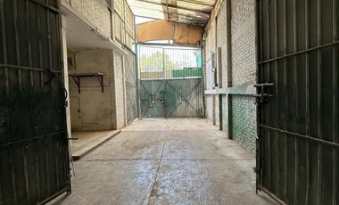 Bodega con local y oficinas a pie de calle sobre Rio San Joaquín