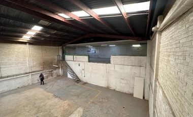 Bodega con local y oficinas a pie de calle sobre Rio San Joaquín