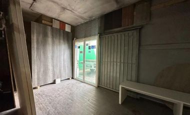Bodega con local y oficinas a pie de calle sobre Rio San Joaquín