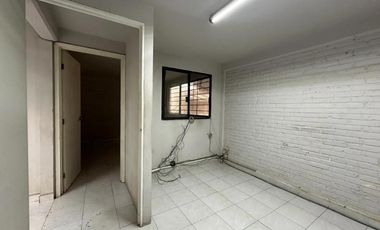 Bodega con local y oficinas a pie de calle sobre Rio San Joaquín