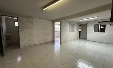 Bodega con local y oficinas a pie de calle sobre Rio San Joaquín