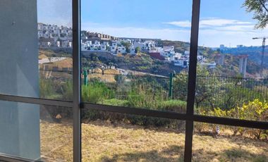 Departamento venta en Zona Esmeralda en planta baja con jardín.