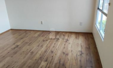 Departamento venta en Zona Esmeralda en planta baja con jardín.