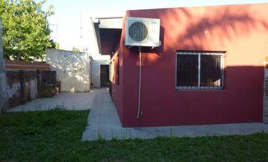 Casa en venta - 3 dormitorios 2 baños - Cochera - 183mts2 - Ensenada