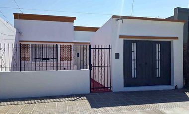 Casa en venta - 2 dormitorios 1 baño - Cochera - 277mts2 - Ensenada