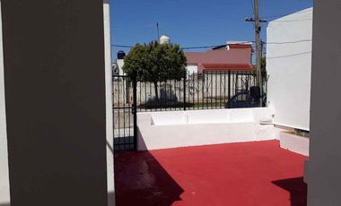 Casa en venta - 2 dormitorios 1 baño - Cochera - 277mts2 - Ensenada