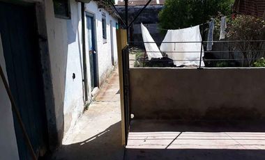 Casa en venta - 2 dormitorios 1 baño - Cochera - 277mts2 - Ensenada