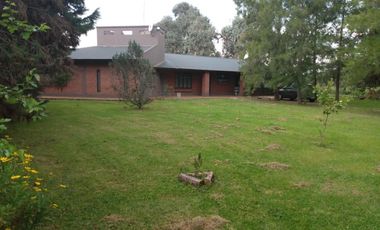 Casa en venta - 3 Dormitorios 2 Baños 2 Cocheras - 4392 mts2 - Abasto