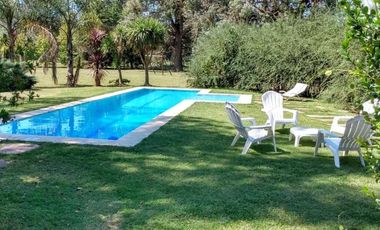 Casa en venta - 3 Dormitorios 2 Baños 2 Cocheras - 4392 mts2 - Abasto