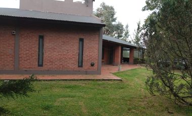 Casa en venta - 3 Dormitorios 2 Baños 2 Cocheras - 4392 mts2 - Abasto