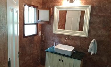 Casa en venta - 3 Dormitorios 2 Baños 2 Cocheras - 4392 mts2 - Abasto