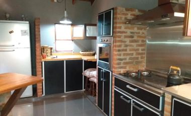 Casa en venta - 3 Dormitorios 2 Baños 2 Cocheras - 4392 mts2 - Abasto
