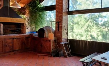 Casa en venta - 3 Dormitorios 2 Baños 2 Cocheras - 4392 mts2 - Abasto