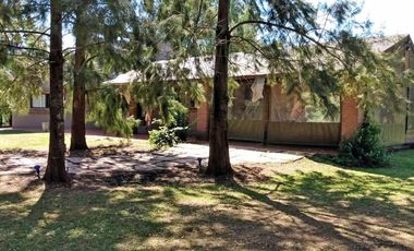 Casa en venta - 3 Dormitorios 2 Baños 2 Cocheras - 4392 mts2 - Abasto