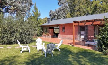 Casa en venta - 3 Dormitorios 2 Baños 2 Cocheras - 4392 mts2 - Abasto