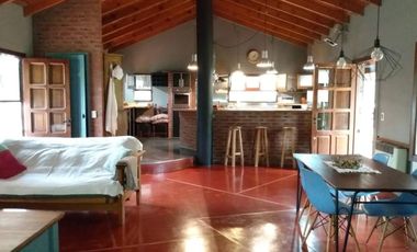 Casa en venta - 3 Dormitorios 2 Baños 2 Cocheras - 4392 mts2 - Abasto