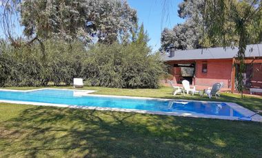 Casa en venta - 3 Dormitorios 2 Baños 2 Cocheras - 4392 mts2 - Abasto