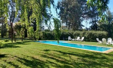 Casa en venta - 3 Dormitorios 2 Baños 2 Cocheras - 4392 mts2 - Abasto