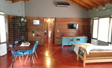 Casa en venta - 3 Dormitorios 2 Baños 2 Cocheras - 4392 mts2 - Abasto