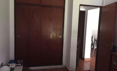Casa en venta - 1 dormitorio 1 baño - cochera - 110 mts2 - La Plata