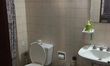 Casa en venta - 1 dormitorio 1 baño - cochera - 110 mts2 - La Plata