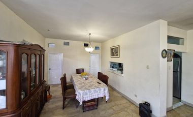 Venta de Edificio Esquinero de Oportunidad, Av. Portete (LC).