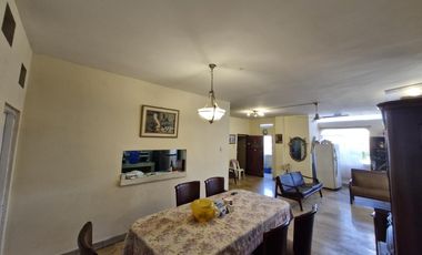 Venta de Edificio Esquinero de Oportunidad, Av. Portete (LC).