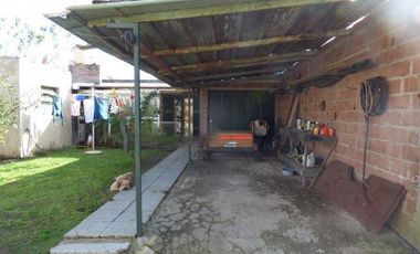 Casa en venta - 2 dormitorios 2 baños - Cochera - 250mts2 - San Carlos, La Plata
