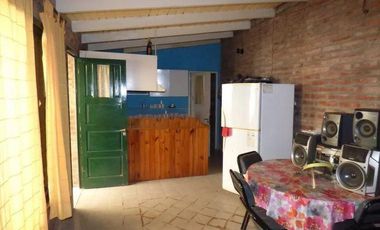 Casa en venta - 2 dormitorios 2 baños - Cochera - 250mts2 - San Carlos, La Plata