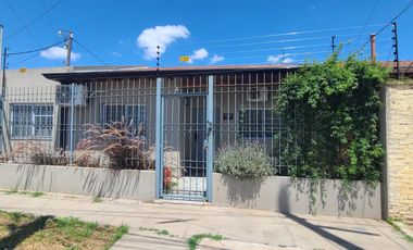 Casa en Venta, 4 Ambientes, en  Barrio Saavedra, Zárate