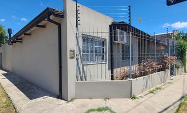 Casa en Venta, 4 Ambientes, en  Barrio Saavedra, Zárate