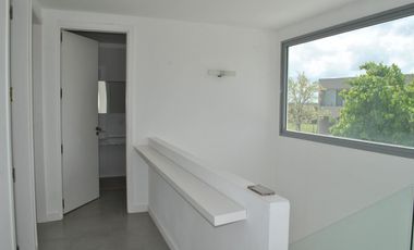 NEV. Hermosa casa interna con excelente orientacion en El Canton - Norte