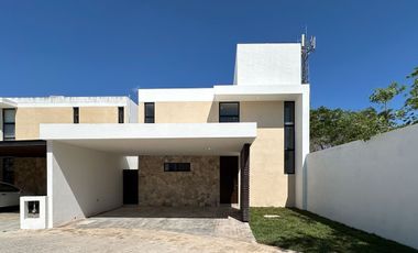 Casa en Venta Mérida, Privada Altamira, Cholul (Modelo E )